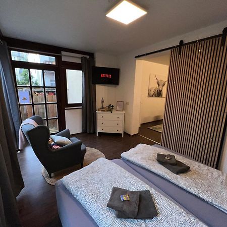 יינה Apartment Humboldt 3 Schlafzimmer,Wifi, Netflix Parken, Terrasse, Klimatisiert, Naehe Zentrum מראה חיצוני תמונה