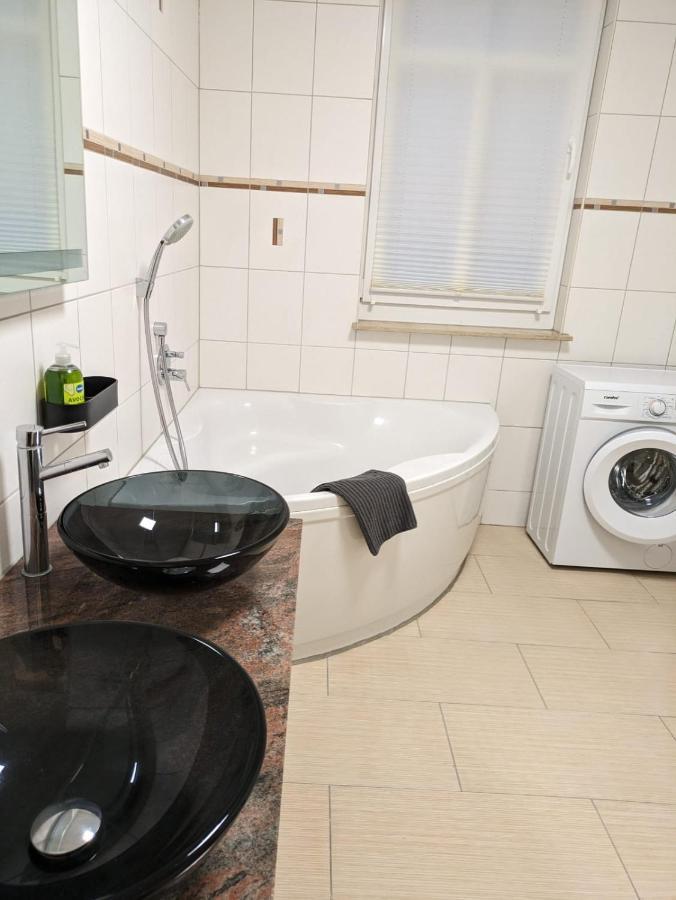 יינה Apartment Humboldt 3 Schlafzimmer,Wifi, Netflix Parken, Terrasse, Klimatisiert, Naehe Zentrum מראה חיצוני תמונה