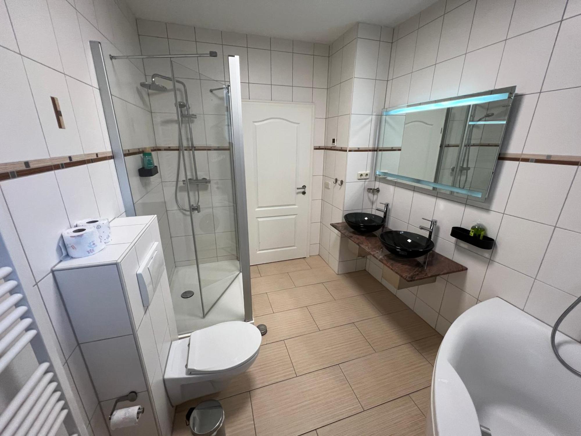 יינה Apartment Humboldt 3 Schlafzimmer,Wifi, Netflix Parken, Terrasse, Klimatisiert, Naehe Zentrum מראה חיצוני תמונה
