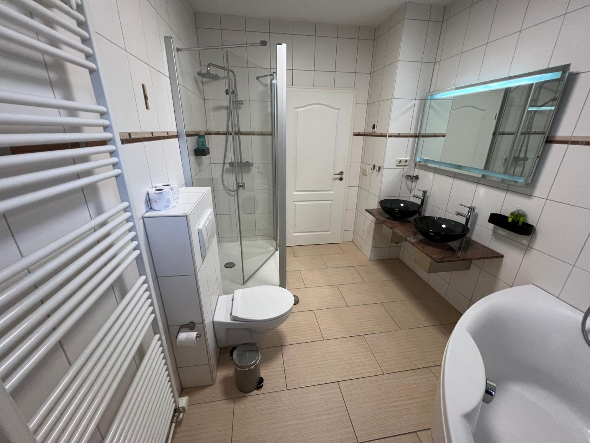 יינה Apartment Humboldt 3 Schlafzimmer,Wifi, Netflix Parken, Terrasse, Klimatisiert, Naehe Zentrum מראה חיצוני תמונה